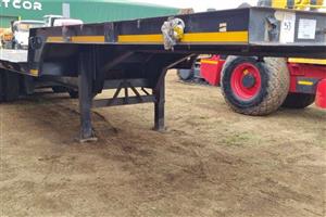 Step deck trailer