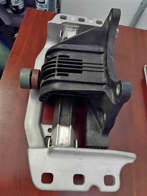 Brand New Mercedes Benz W206 Gearbox Mounting
