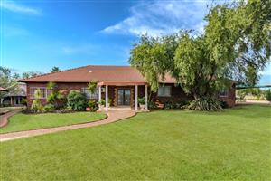 A true paradise of lush land!