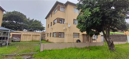Spacious 2-Bedroom Flat with Garage in Southernwood – Ideal Location!