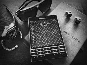 STUNNING BLACKBERRY PASSPORT 32GB LTE