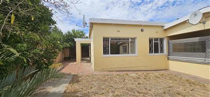 2 Bedroom Garden Cottage availeble immediately