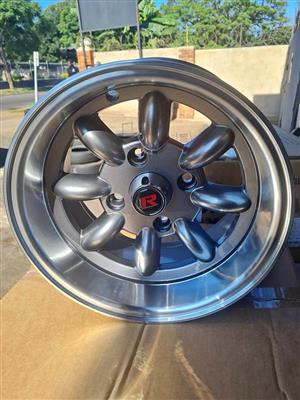 Nissan 1400 Brand new mags size 13 7j  Et-7