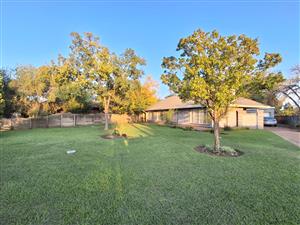 This property combines comfort and functionality with ample space indoors and outdoors.