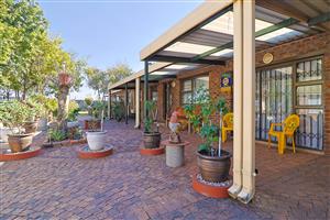 mmaculate Single-Storey Gem: Private Corner Paradise with Tranquil Living and Boomed Security!