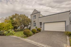 Stunning 3-Bedroom, Low Maintenance Home to Let in Sought-After Kleinbron Park!