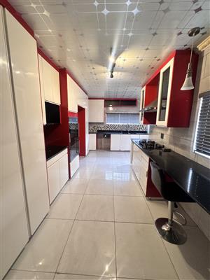 Spacious Modern Family Home with Flats, Modern Comforts and Great Location