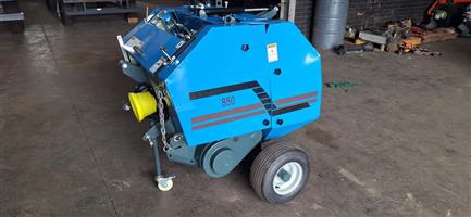 New Giant mini round balers