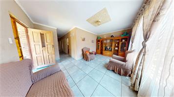 4-Bedroom, 2-Bathroom Family Home in Promosa