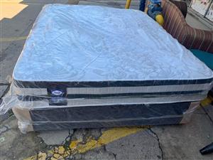 Queen bed Sealy posture Only 1 month old 280 Steve Biko road  Gezina  PTA  Watts