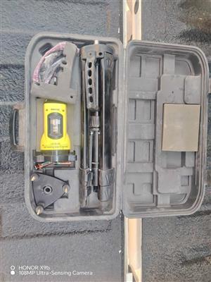 Webco self levelling cross laser  with tripod
