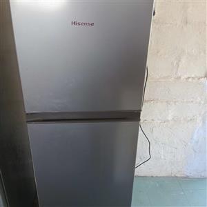HISENSE METTALIC GREY FRIDGE & FREEZER 210 L 