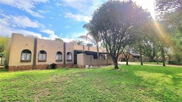 NEWTOWN EXCEPTIONAL VALUE WITH TIMELESS BUSHVELD CHARACTER