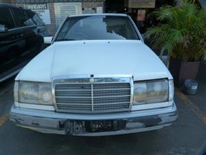 1994 Mercedes-Benz E200 W124 Sedan – For Sale