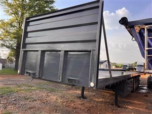 HENRED FRUEHAUF FLATDECK TRAILER 2000 