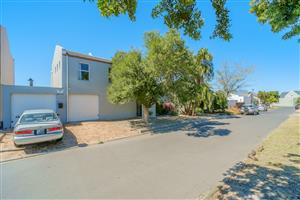 Split Level Spacious, Secure Family Home - Just Waiting for You