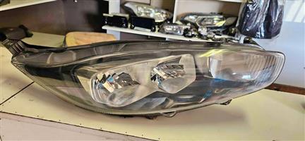 Ford Fiesta right Headlight super clean