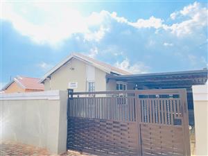 House For Sale in Protea Glen