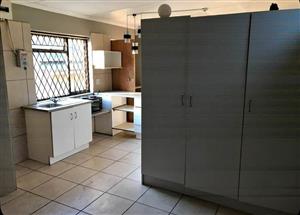 Cottage to rent in Kensington