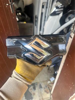 Suzuki Grand Vitara 2023-2024 tailgate / bootlid emblem