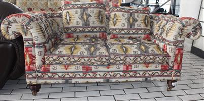 2 SEATER CREAM CHESTFIELD COUCH S06462A