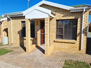 Retirement! Charming, Modern 1-Bedroom Townhouse in Jeffreys Bay Central