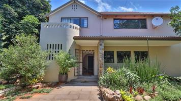 Epitome of fine living - Spacious Five Bedroom Townhouse!