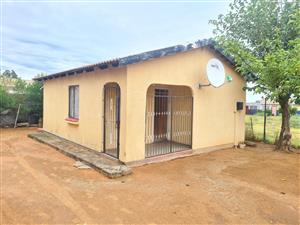 House For Sale in Roodepan