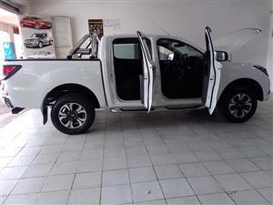 2018 MAZDA BT50 2.2 DOUBLE  CAM MANUAL 4X2 WHITE DIESEL FULL SERVICE HISTORY REVERSE CAMERA SPARE KE