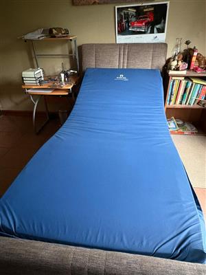 Electronic adjustable homecare bed