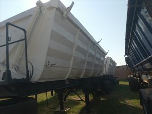 2018 paramount Trailer needs tyres selling as is.