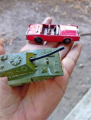 2 x matchbox cars