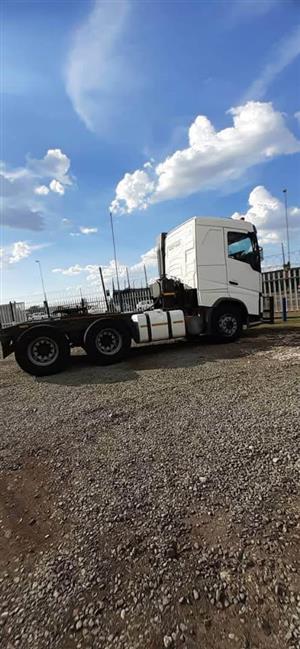 NEW YEAR, NEW DEALS: Save Big when you buy this - 2014 VOLVO FH 440 TRUCK FOR SALE -