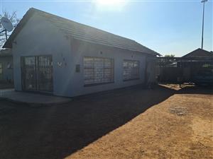 5 bedrooms house, master bedroom with ensuite,home office and home study , 2xbedroom outside flatlet