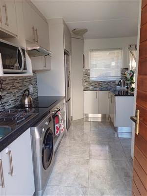 Townhouse For Sale in Edleen