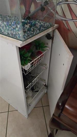 Fish tank / Aquarium with Accessories and storage cupboard
