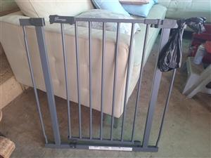 Baby proof security gate 