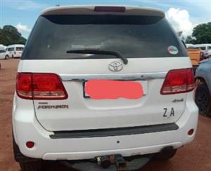 Toyota Fortuner d4d breaking-down for Parts 