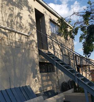 Rustic 1 bedroom apartment situated in Bassonia