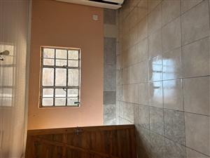 En-suite room to rent Riamapark 