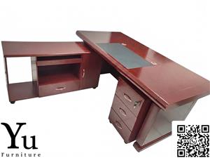 Luxurious Executive Mahogany 3-Piece Desk Set with Lockable Mobile Units
