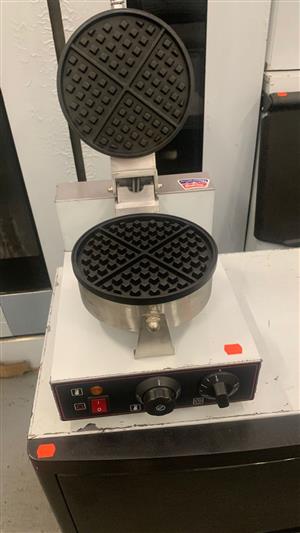 Perfect Waffles. One at a Time. 🧇 Craft café-quality waffles with this single w