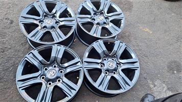 Toyota Hilux Gd6 original alloy mags size 17