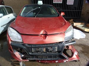  Renault Megane III 1.6 Manual Orange - 2011 STRIPPING FOR SPARES