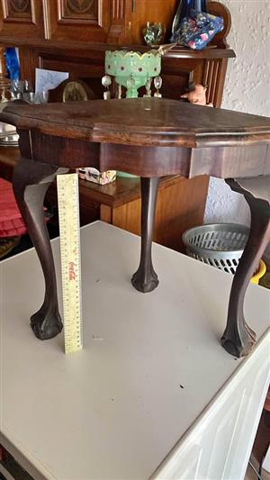 Corner coffee table