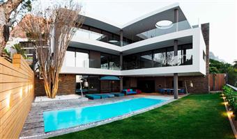 House For Sale in Camps Bay