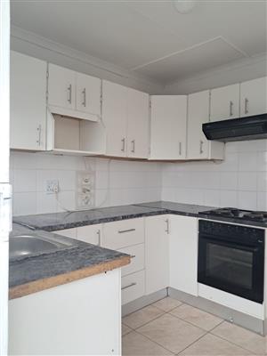 Modern 2-Bedroom Apartment in a Prime Mid-Suburb Location