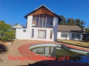 Your Ideal Family Oasis with Pool, Braai Area & Double Garage and 3 flatlets!