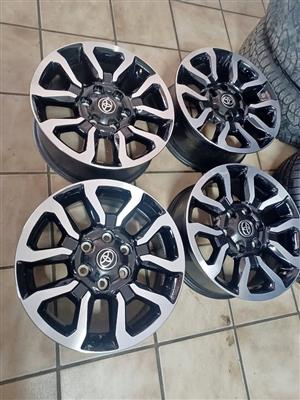18inch Toyota Legend RS original mags set