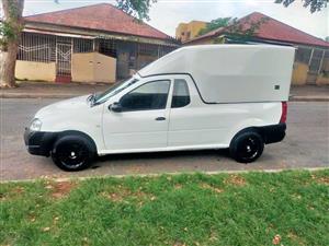 2017 Nissan Np200 bakkie 1.6 manual transmission with canopy